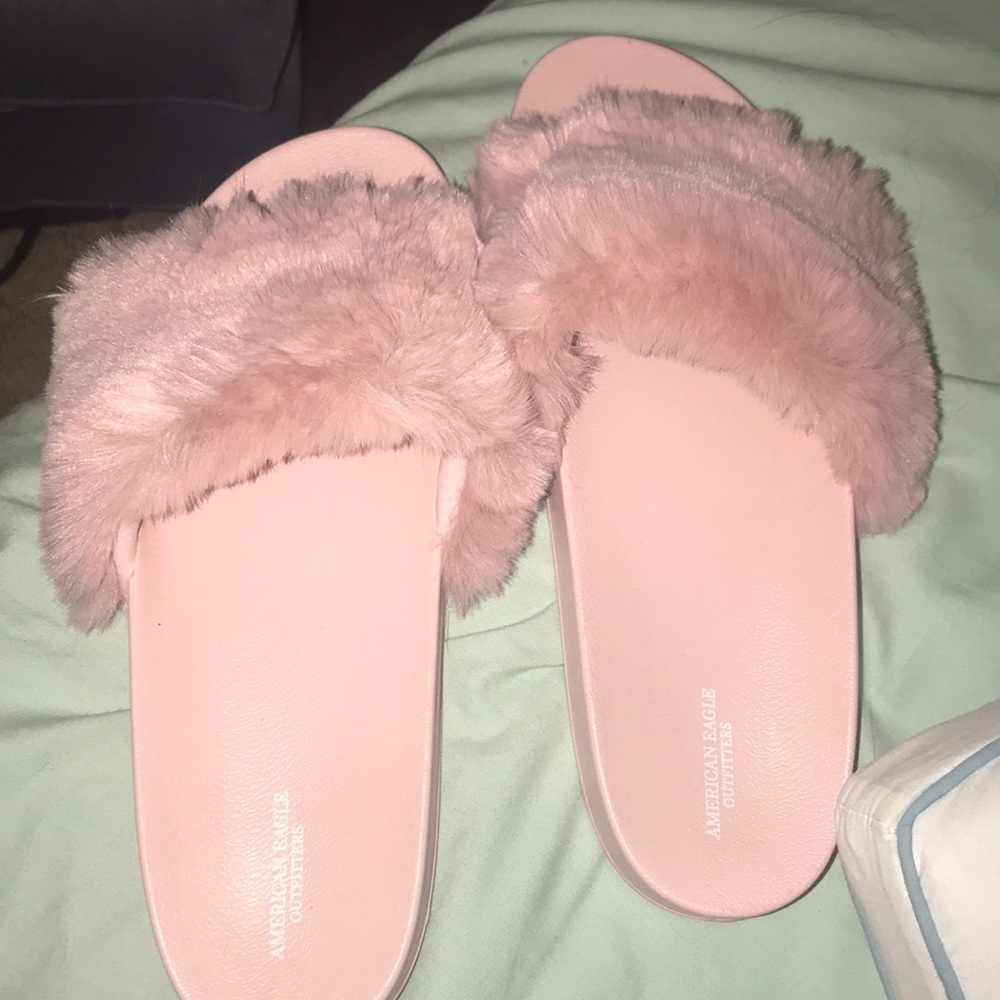 AMERICAN EAGLE FLUFFY SLIDES